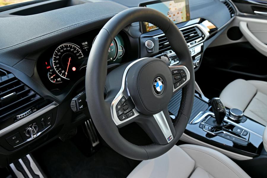 Панель приборов BMW X4 xDrive30i M Sport (G02) 2018 года  (WW) (фото 6 из 36)